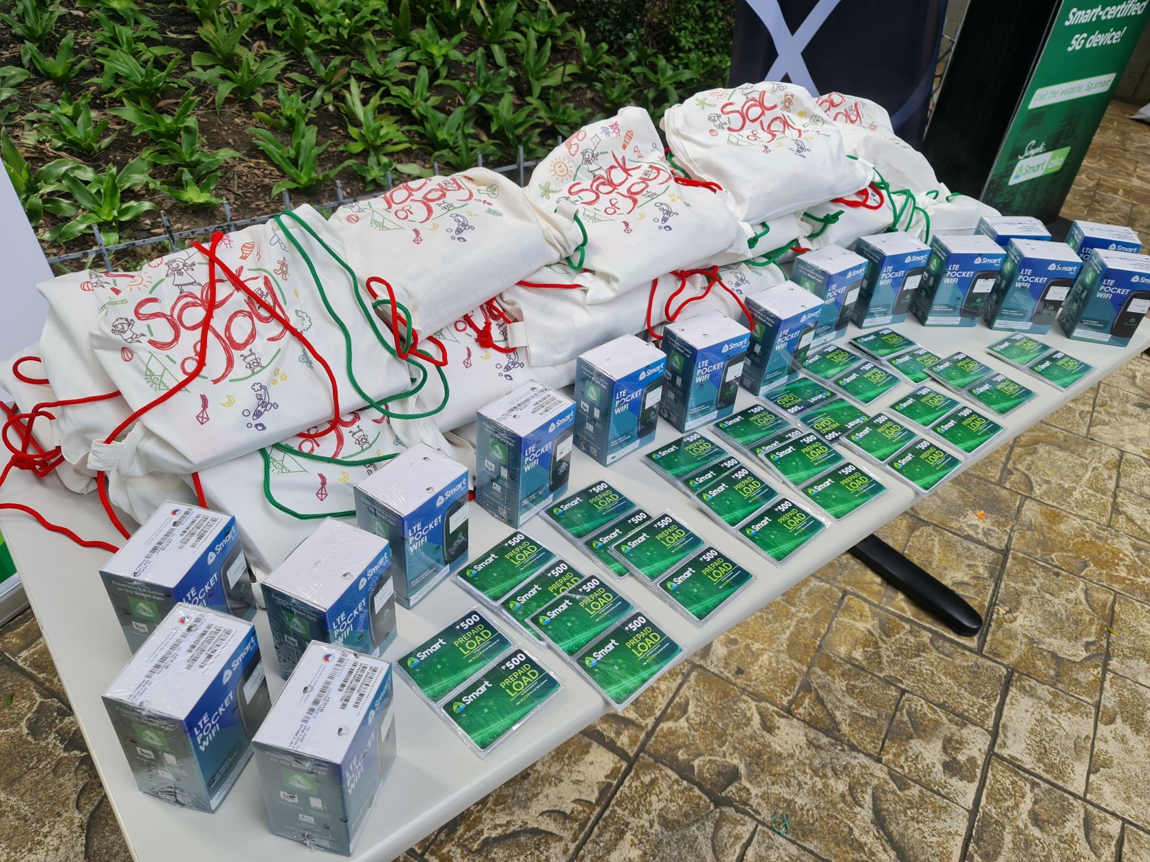 “Sacks of Joy” as the PLDT-Smart Foundation (PSF) call the curation of packed bags filled with school materials, together with the Smart pocket WiFi devices, are the vision of this partnership.